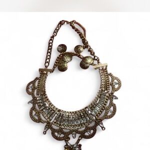 Elegant Gold Statement Necklace